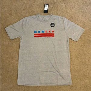 Oakley shirts size medium